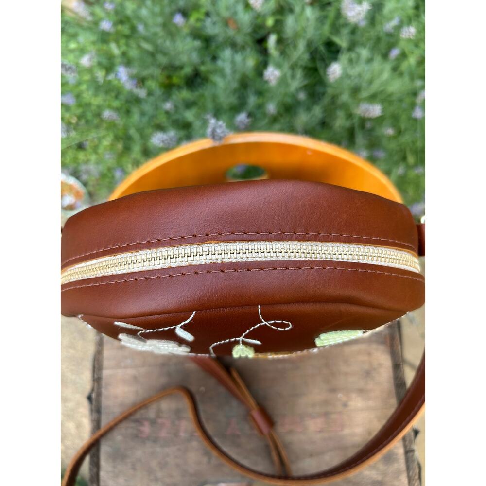 Portland Leather Limited Edition Wildflower Large Circle Crossbody Bag HONEY - Picture 3 of 6